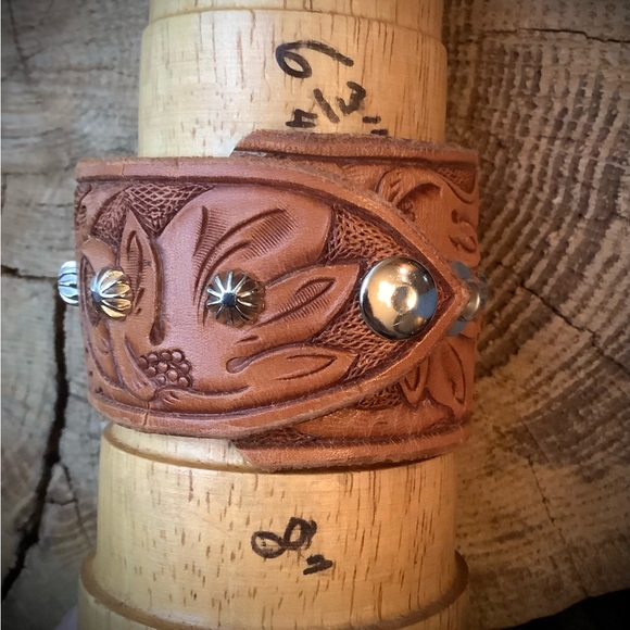 Leather cuff , adjustable - Picture 6 of 10